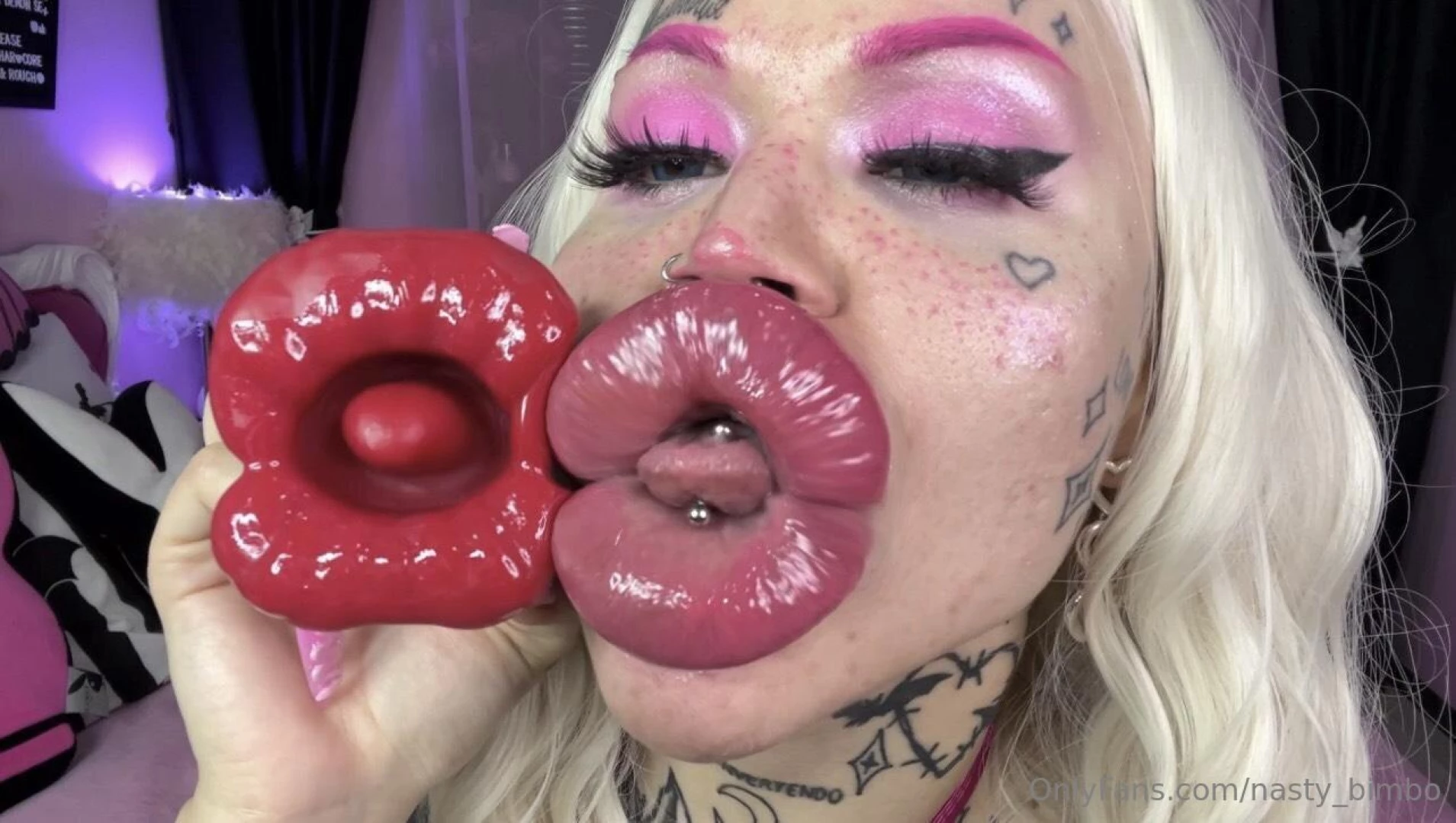 Another hot edit from my fan btw i will drop video a with this toy 