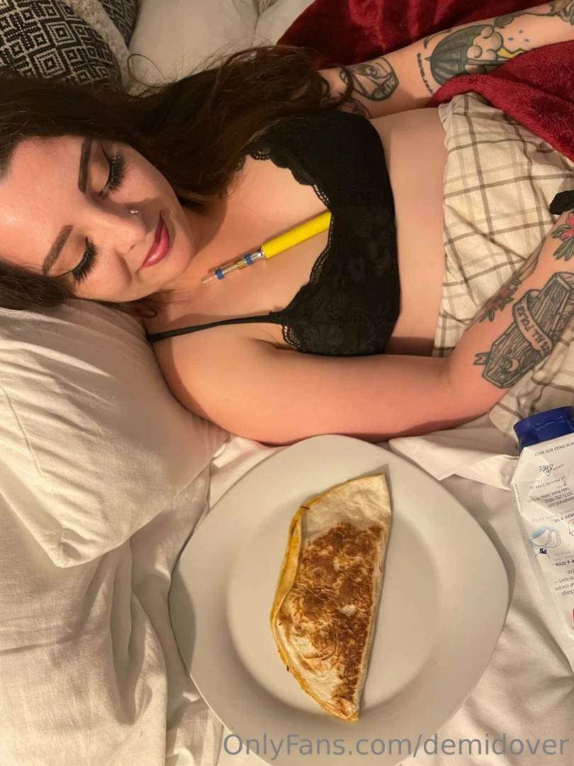 Me in my element laying in bed weed vape plate of food this is where 