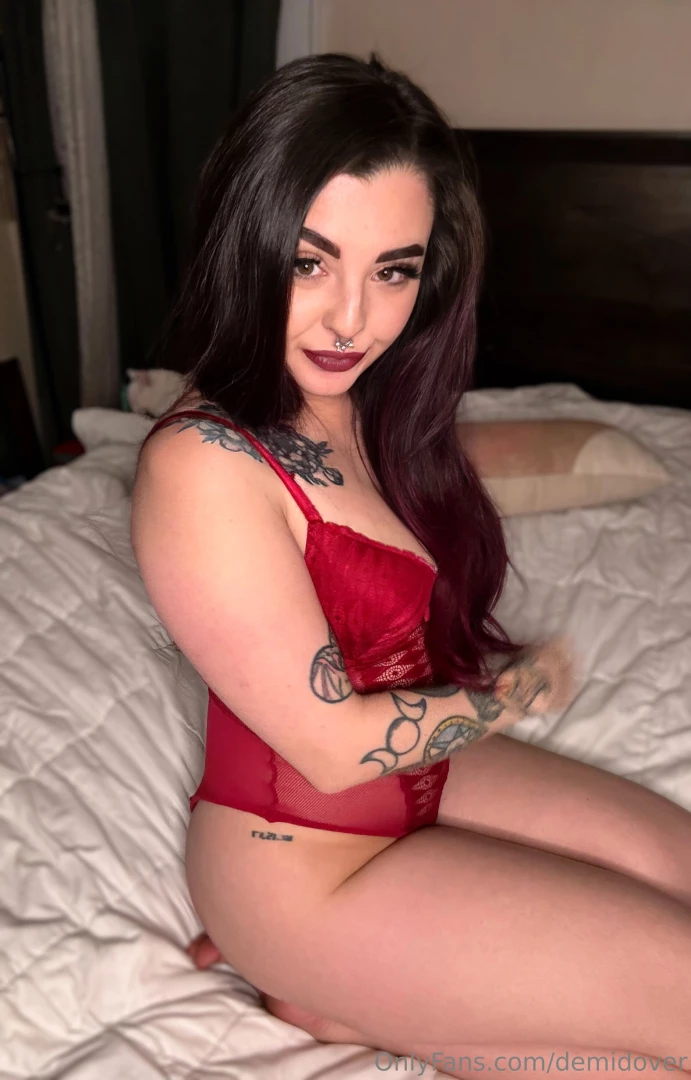 Give me a good reason to stretch my holes for you tonight 