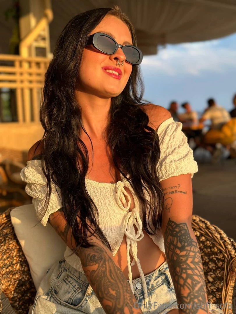 I want to share how the evening sunset makes me look at this beauty 