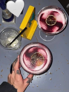 Just look at the chic serving of drinks in this restaurant they look