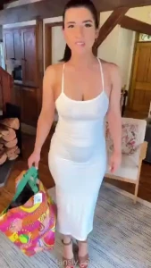 Do you like my shopping outfit milf bigtits mom hotwife tits boobs