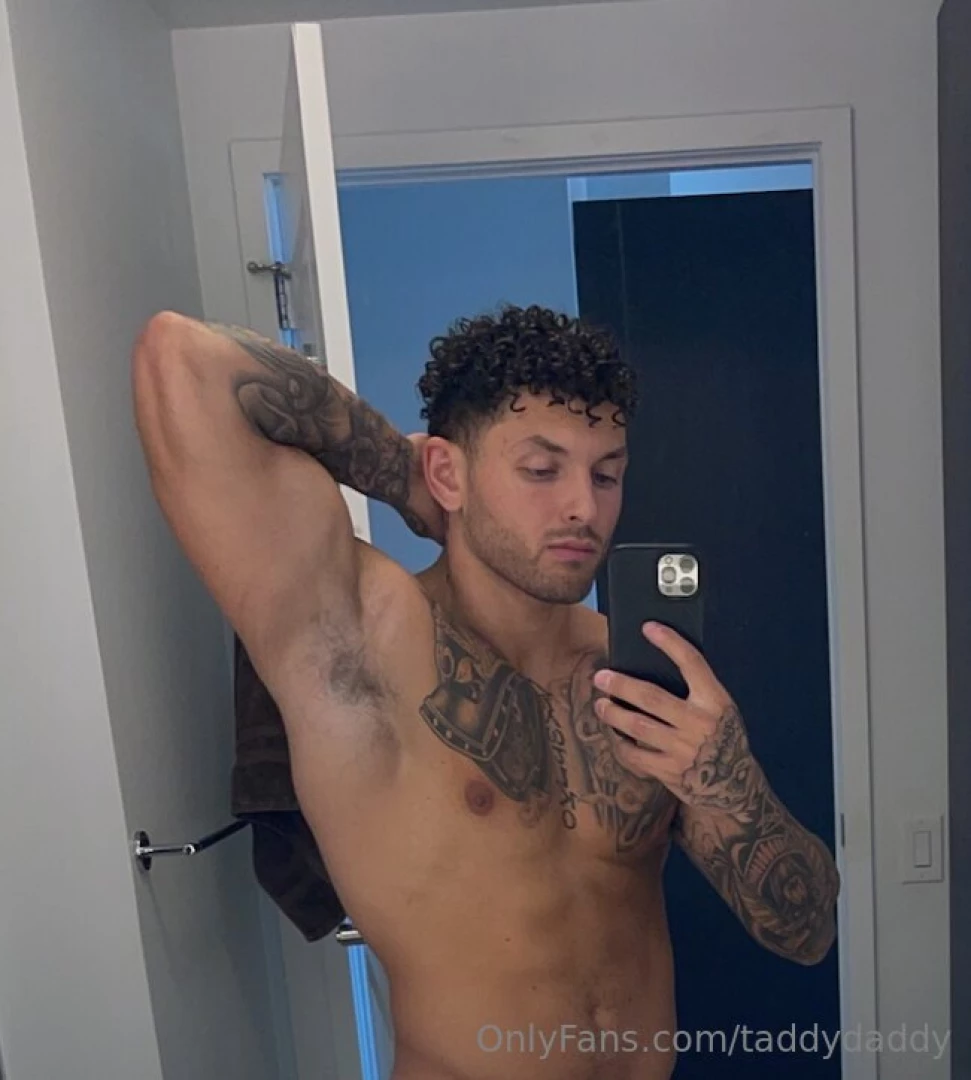 Had to hit the sick bathroom lighting 