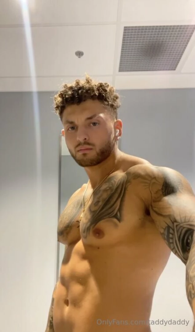 Gym lighting still slaps 