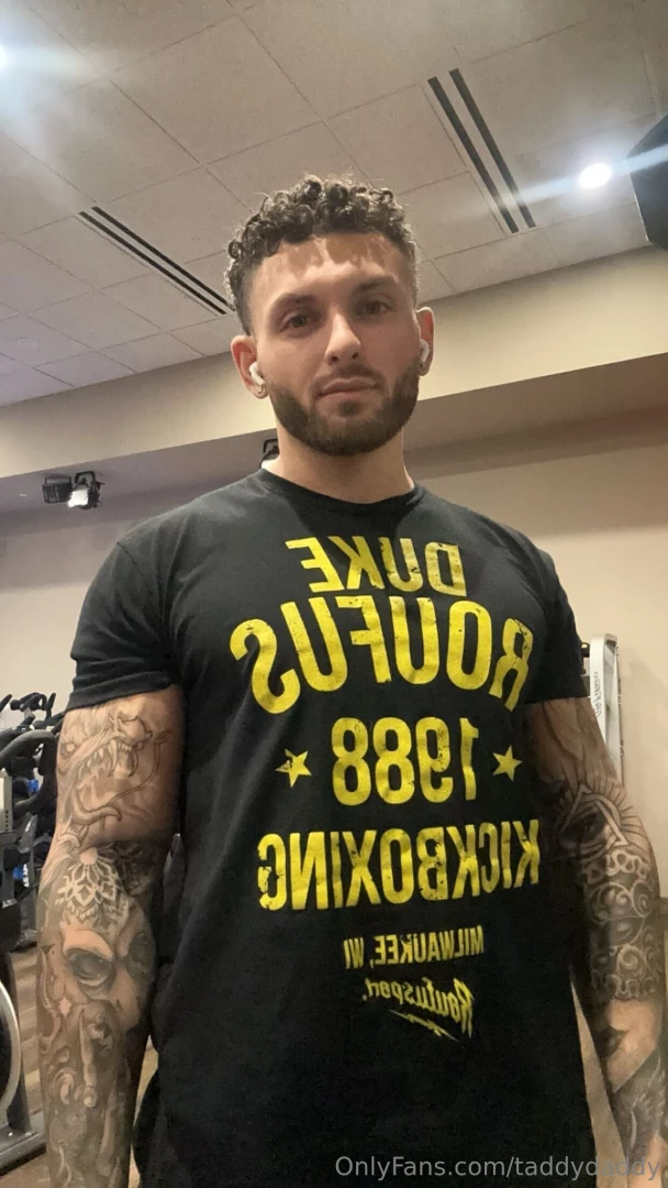 No one s here this late i m losing the shirt 