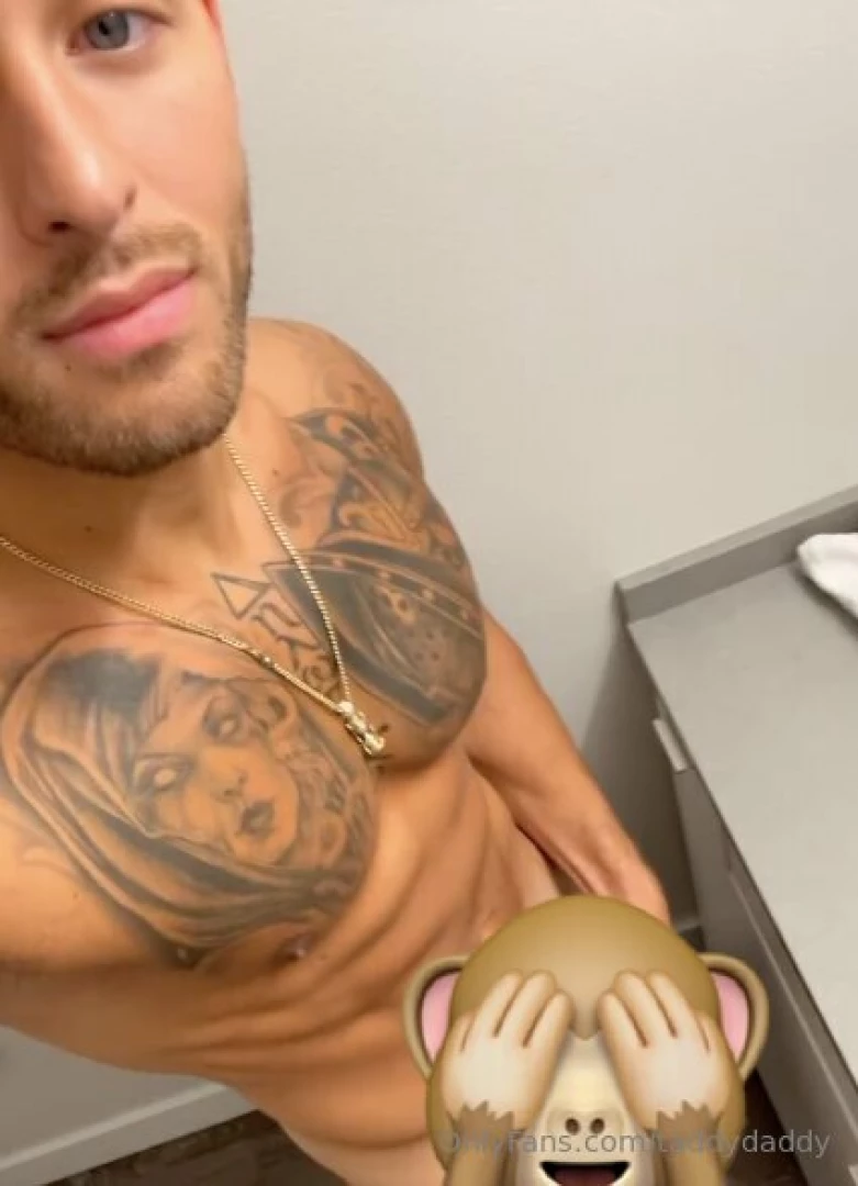 Opening presents early this year or waiting til tomorrow my two cents 