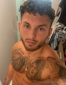 Meeet me under the mistletoe