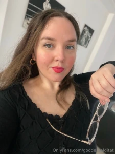 Being a switch girl allows me to dominate and dominate you just let me