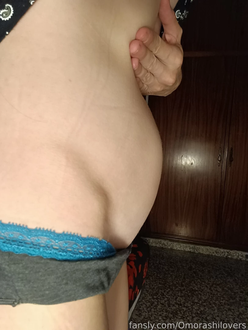 I love my bladder when is very very full fullbladder bulge pee 