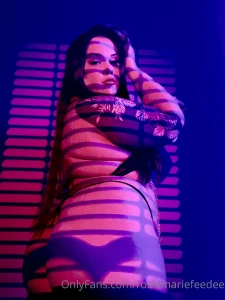 Would you caress my curves part 1