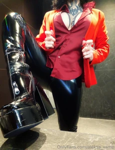 I think there s some dirt on my shoes why don t you clean it off looks