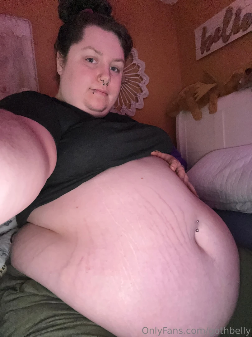 Looking big as hellll in my comfy clothes 3 being this fat means i m part 3 