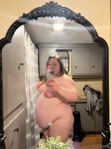 Loving the fact that my belly is getting so low it covers my hehe 3