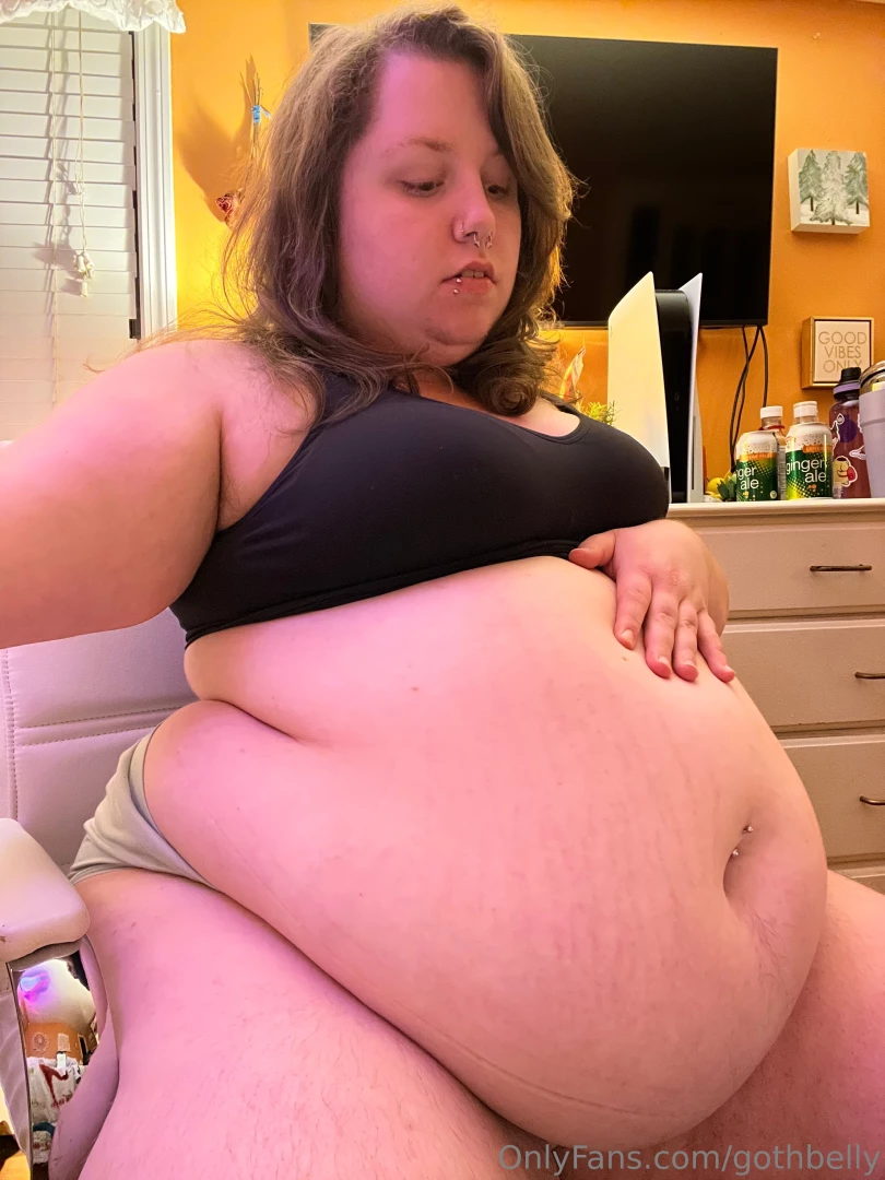 Here s a photo dump of me looking as big as ever like damn look at part 6 