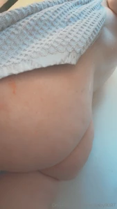 Fresh out the shower pussy come get a peak baby