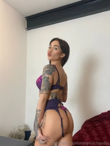 What do you look for in a girl x part 1