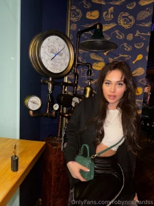 Waiting for my drink so decided to entertain you x