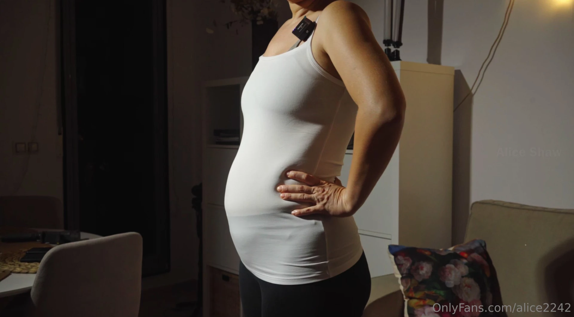 Leggings are getting too small hey guys in this video i m posing after part 2 