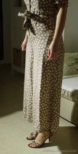 Tight jumpsuit tired feet and a growing belly hey guys so i finally