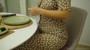 Pizza night belly from full to stuffed hey guys this video starts