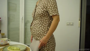 Pizza night belly from full to stuffed hey guys this video starts part 1