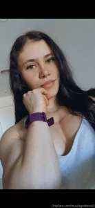 Who els loves nude muscle flexing this new nude video i m sending out