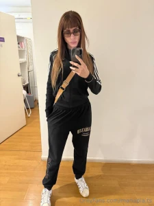 I wore no bra to the gym today the way the fabric rubbed with every