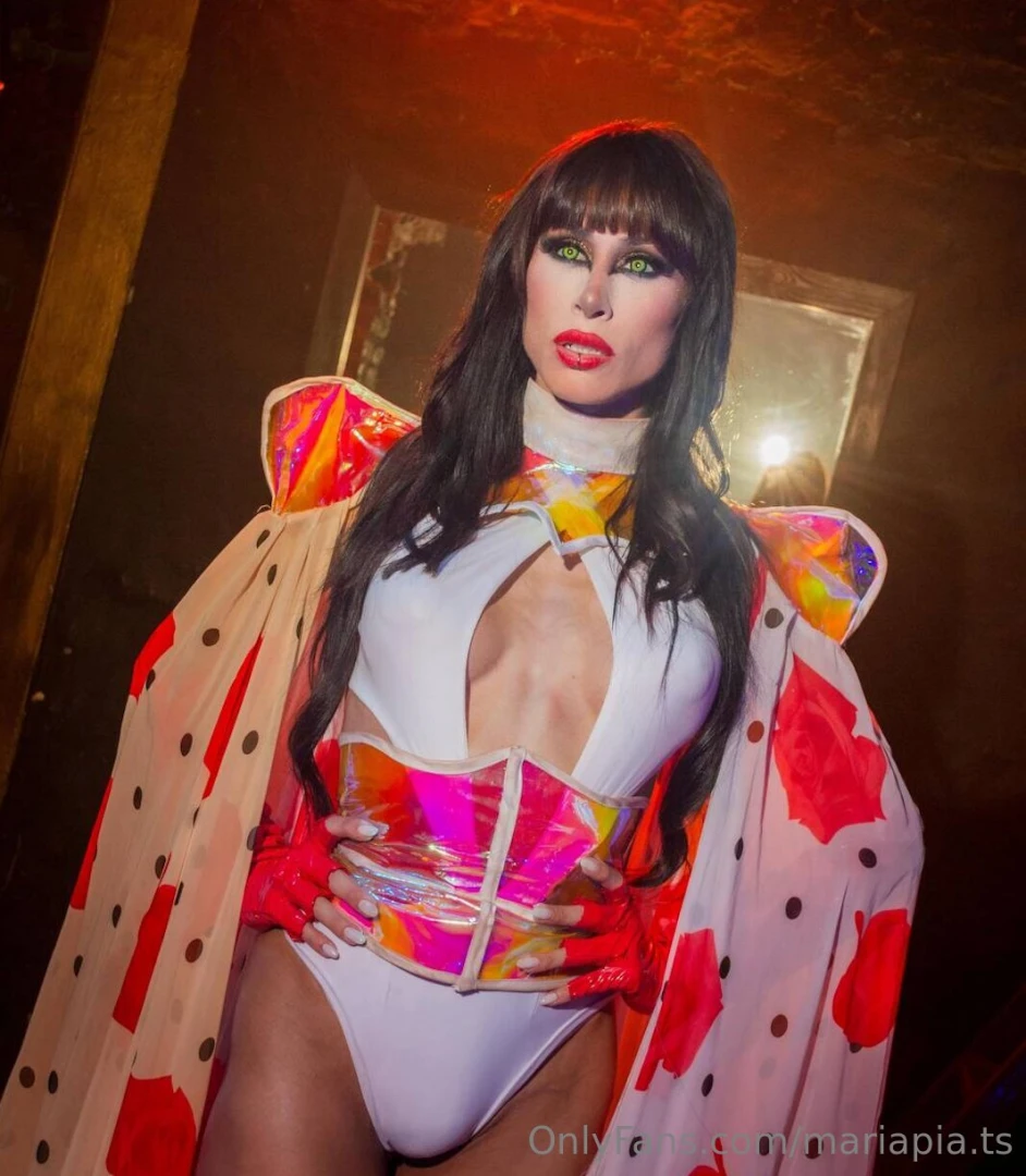 Today s role the submissive actress who loses control on set 