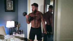 gogoteddybear - Fan request see my flexing lifting weights and seeing all my fur up 