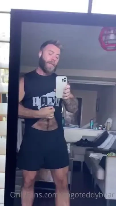 On my way to the gym you wanna take a sniff of my pits or my bush or 