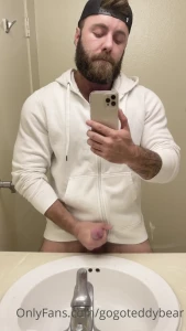 A little sunday stroke sesh cumming into my bathroom sink