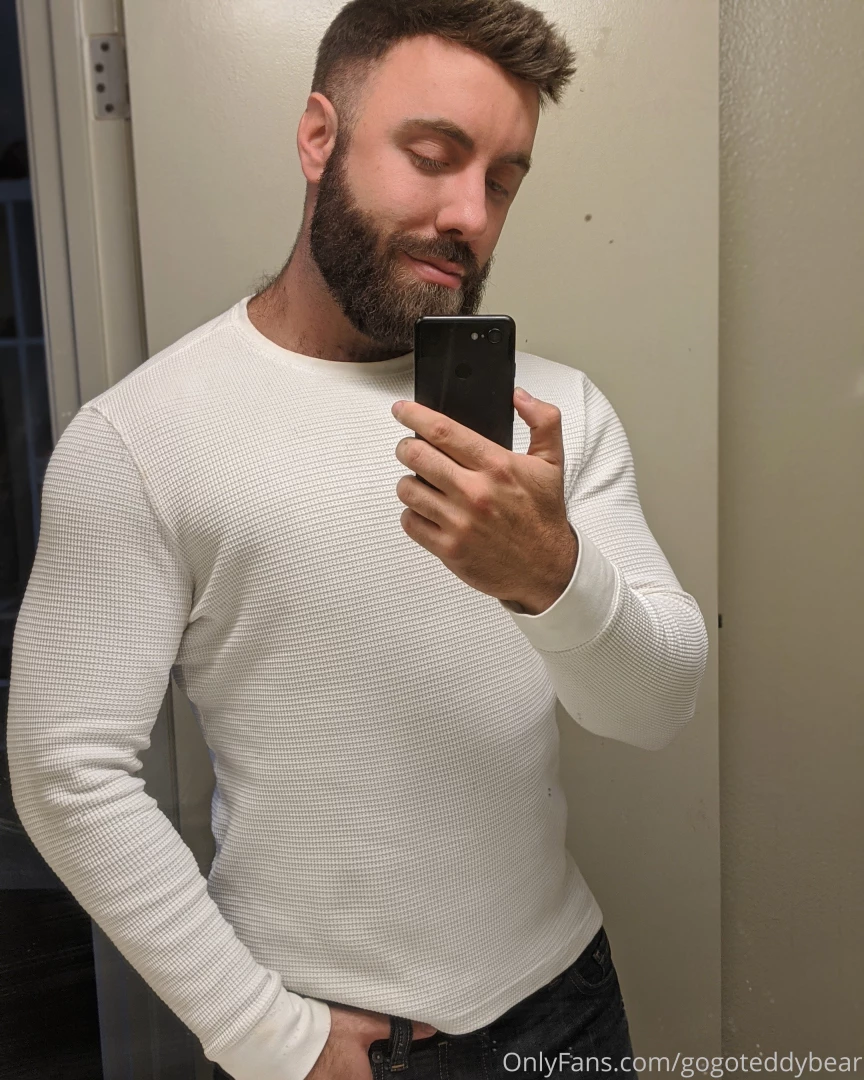 I m not always naked i do know how to put on a shirt occasionally haha 