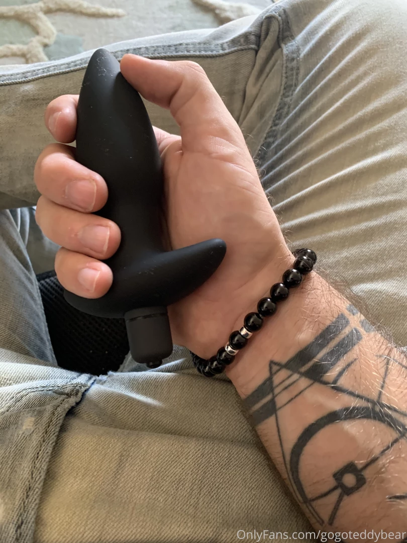 A big thank you to one of my fans fur sending me this vibrating butt 