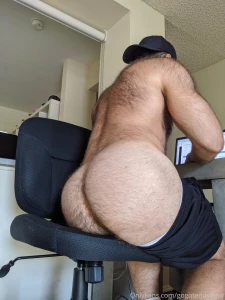 My hairy hole would like some attention while i work on the computer - part 2