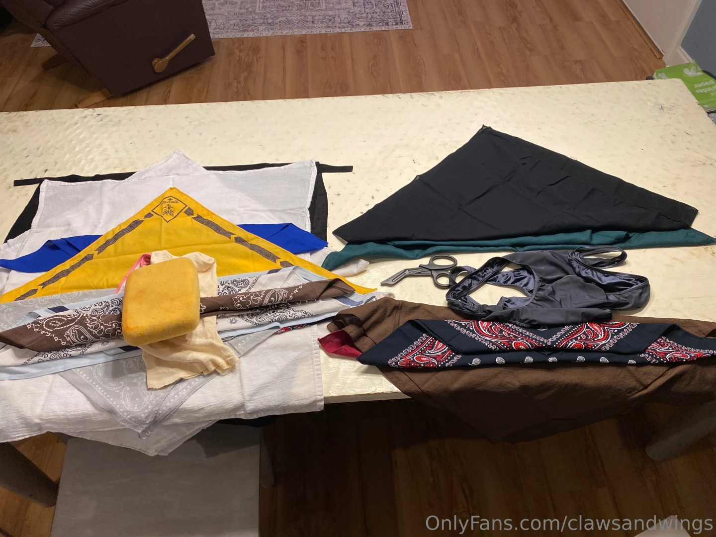 It s a lovey day to wear a 26 step head layering utterly muffling face 