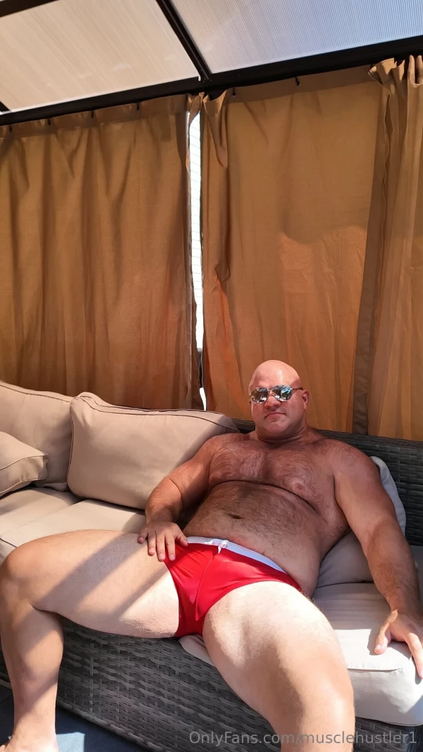 It s hot but we can stay cool in the shade 