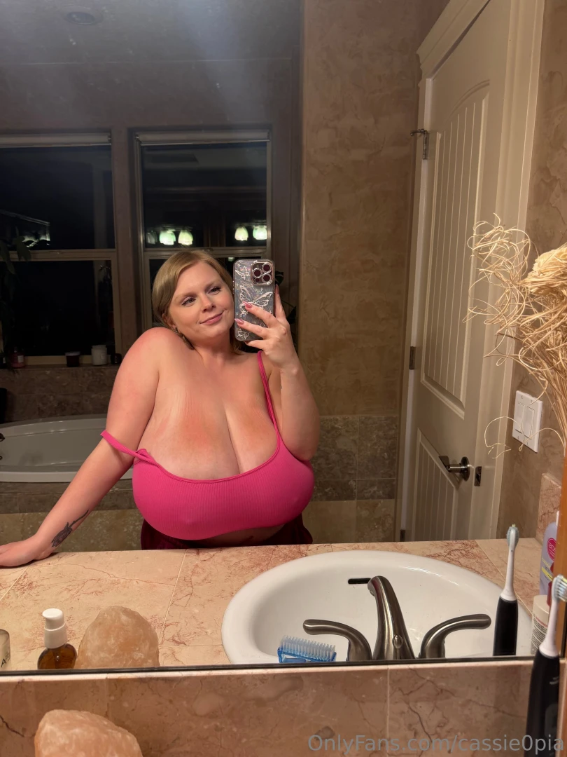 Day 2 of sunburn and i think the cum helped it heal part 4 