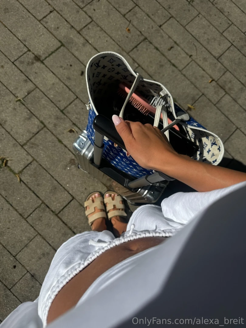Vacay glow hittin different little sun little nipple under the shirt 