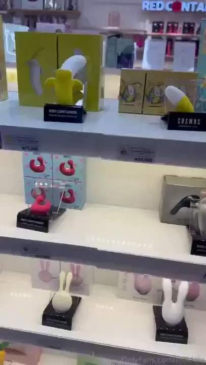 Ayer me pas por la tienda y vi todos estos goodies cu l deber a 
