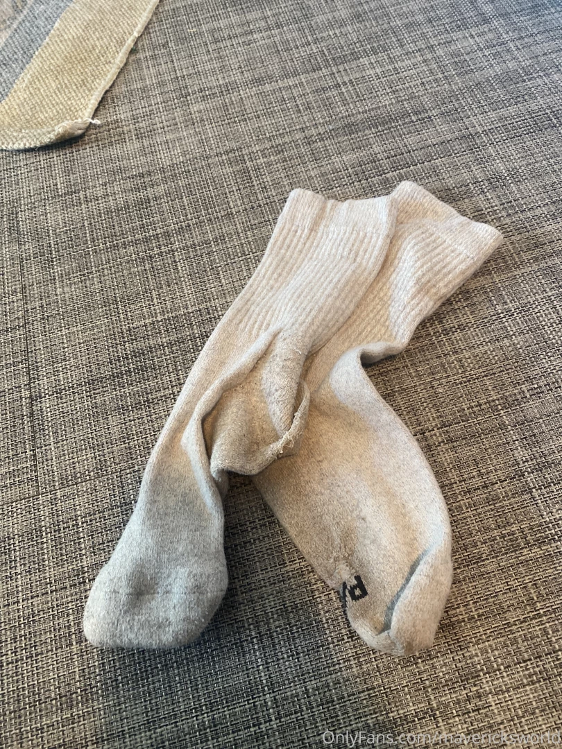 Feel the heat of my heels tracing lines on your chest unwrap my toes 