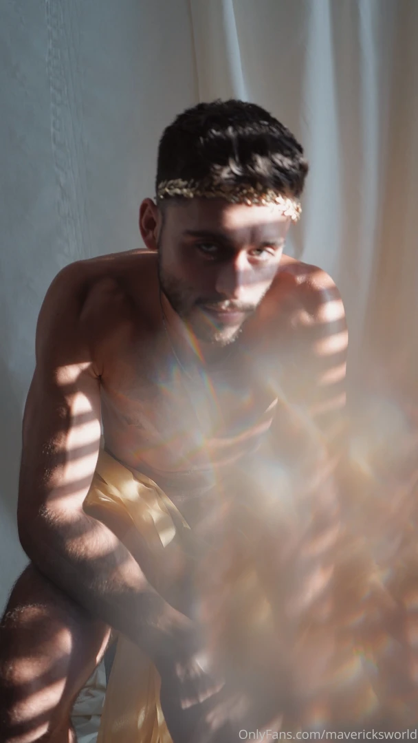 Soaking it all in this peaceful moment just makes me want to show off 