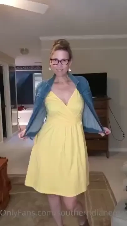 Private page version of my youtube bra or no bra i love this yellow 