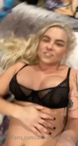 Babes show me love dm me