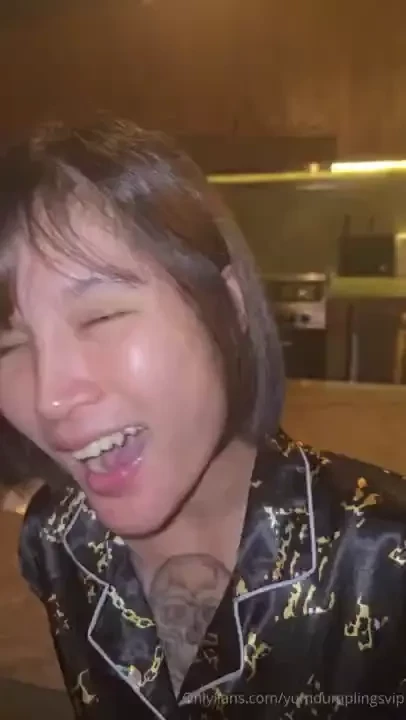 Go check thoses dms and watch her get spit on and slapped and suck 