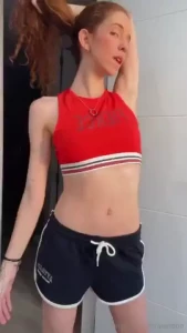 Feeling like fireeee do you prefer belly roll or hips waves