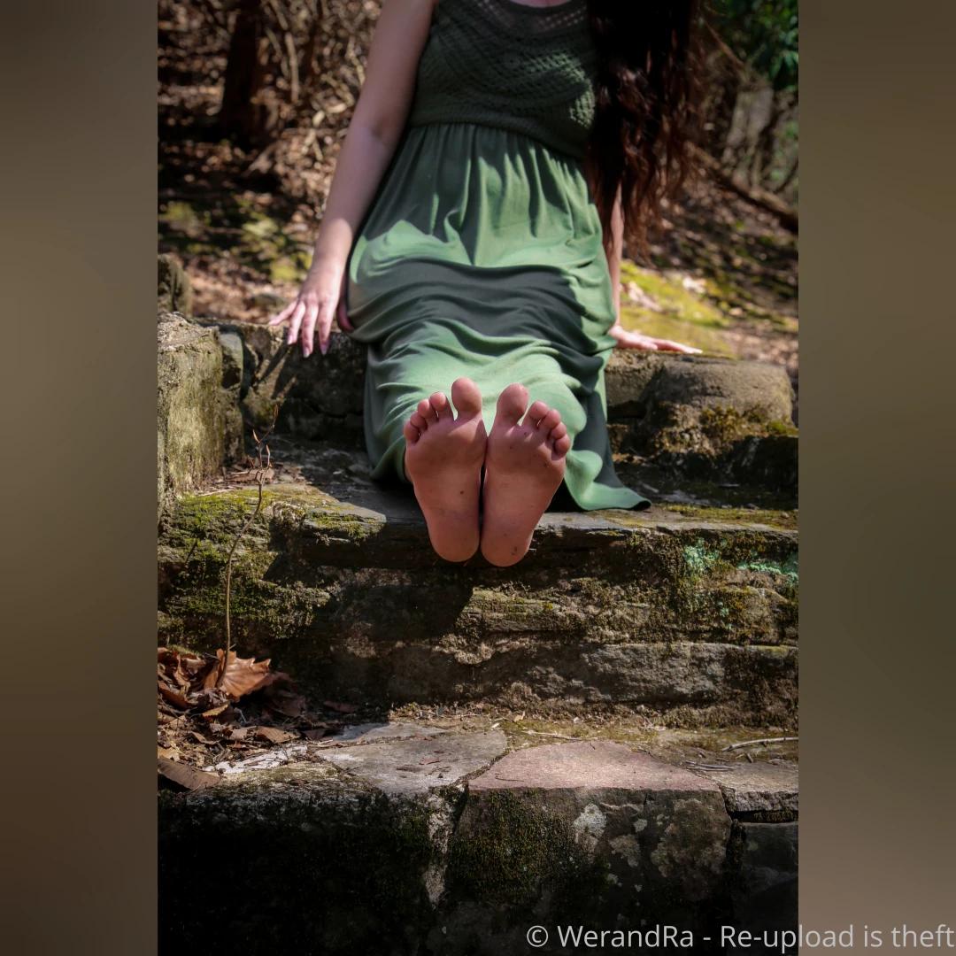 Some foot fanservice shots from a shoot with dharma earlier in the part 4 