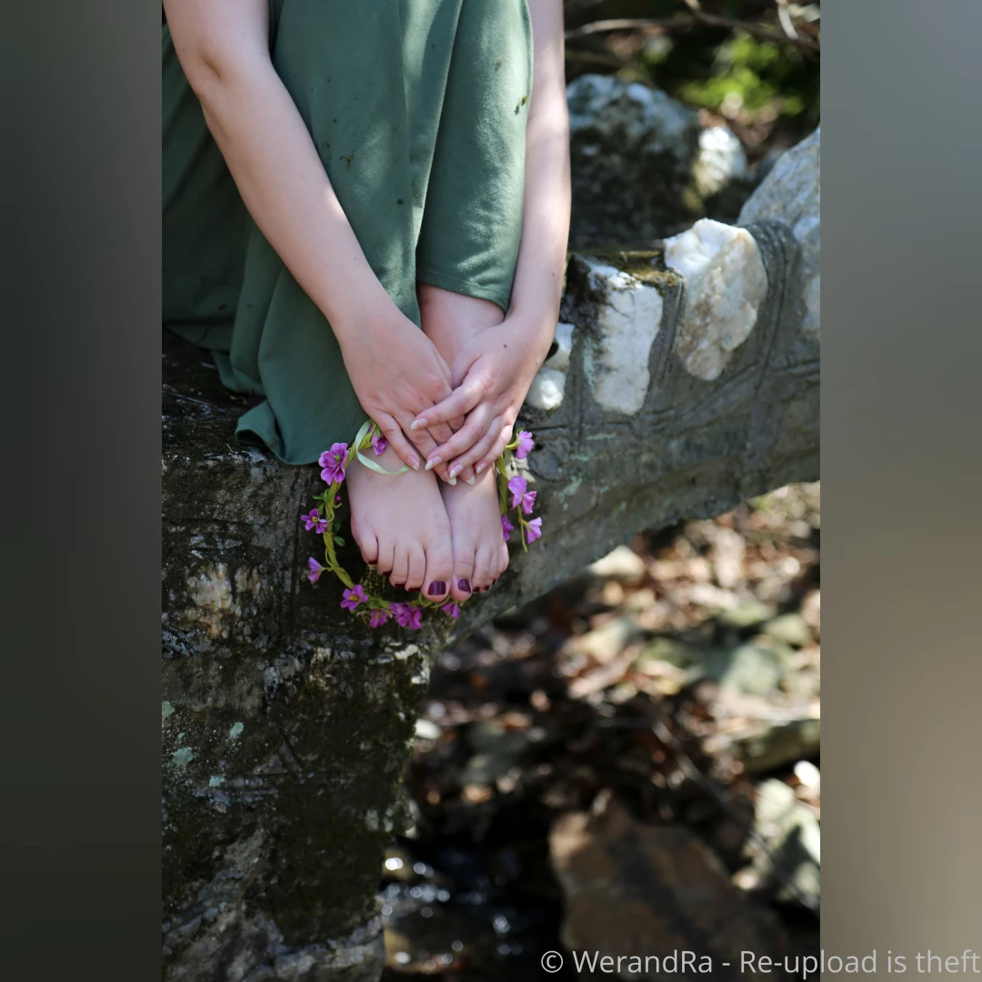 Some foot fanservice shots from a shoot with dharma earlier in the part 7 