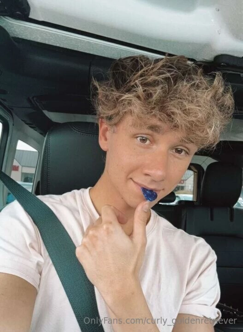 Just vibing today what s one song that always puts you in a good mood 