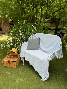 Where do you feel more comfortable working at home or outside in a caf