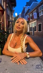 For me there is nothing more beautiful than long evening conversations